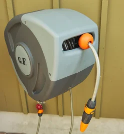 Auto-Retracting Hose Reel