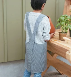 Cross-Back Apron