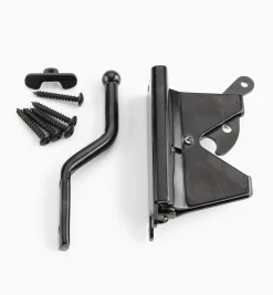 Self-Aligning Gate Latch